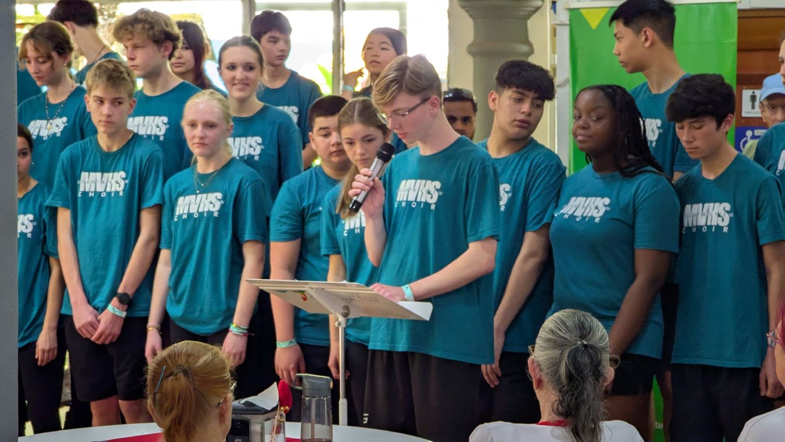 Youth choir member speaking during Choral Fest Costa Rica for Peace, representing listening, coexistence and community-building through a meaningful choral experience.